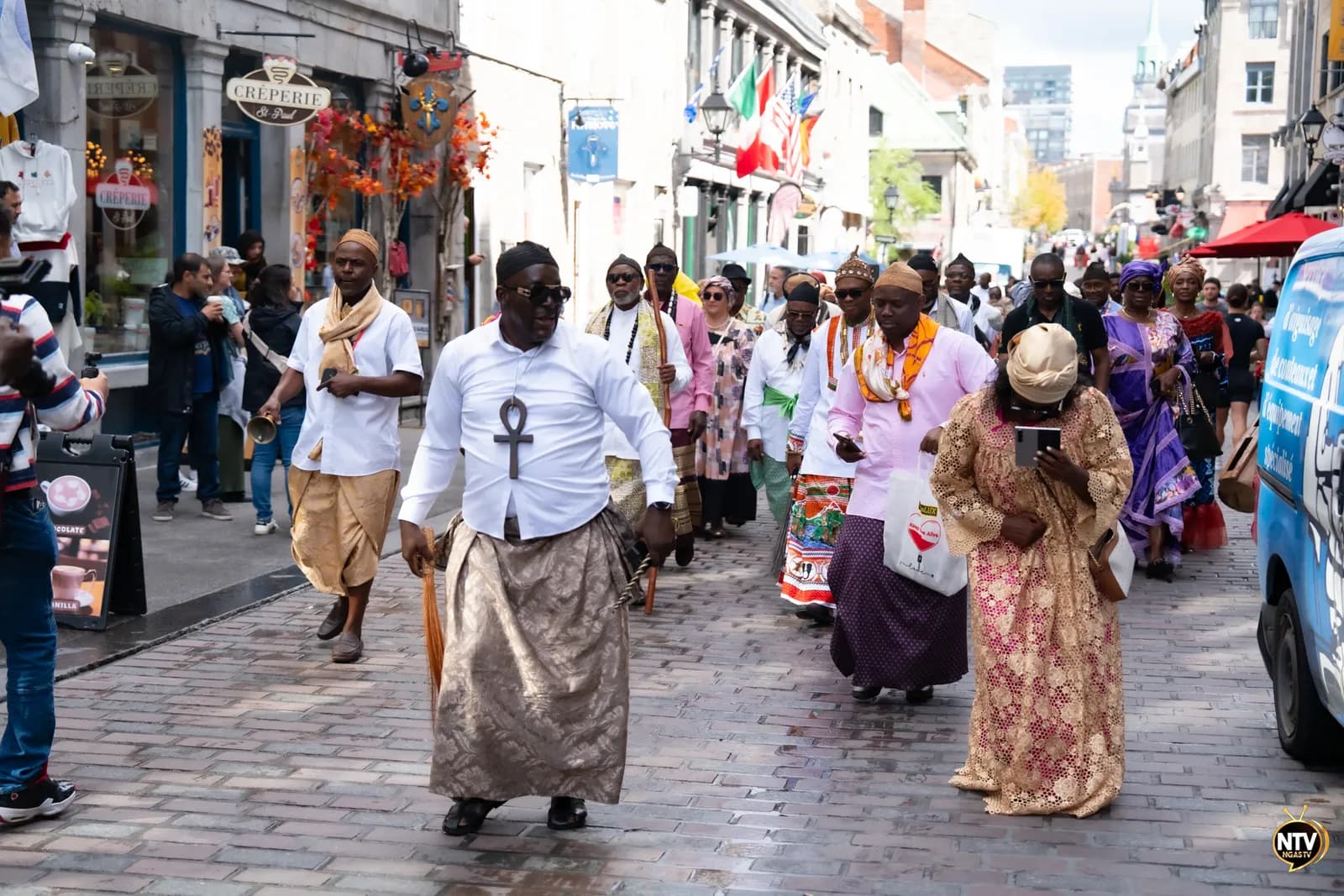 City parade through the main streets — photo 12