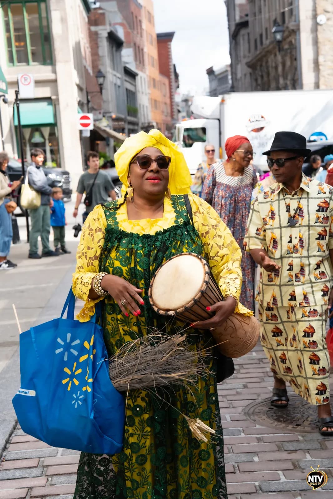 City parade through the main streets — photo 9