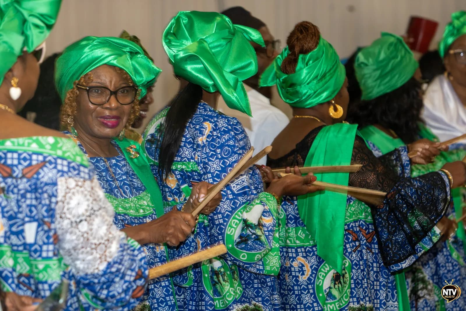 Traditional attire parade — photo 11