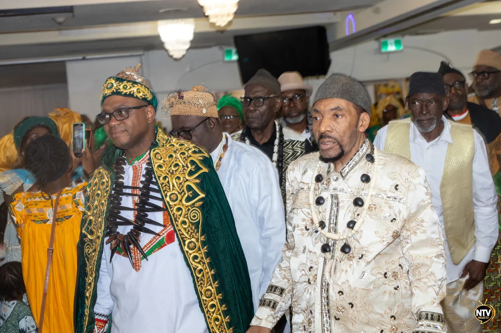 Traditional attire parade — photo 4