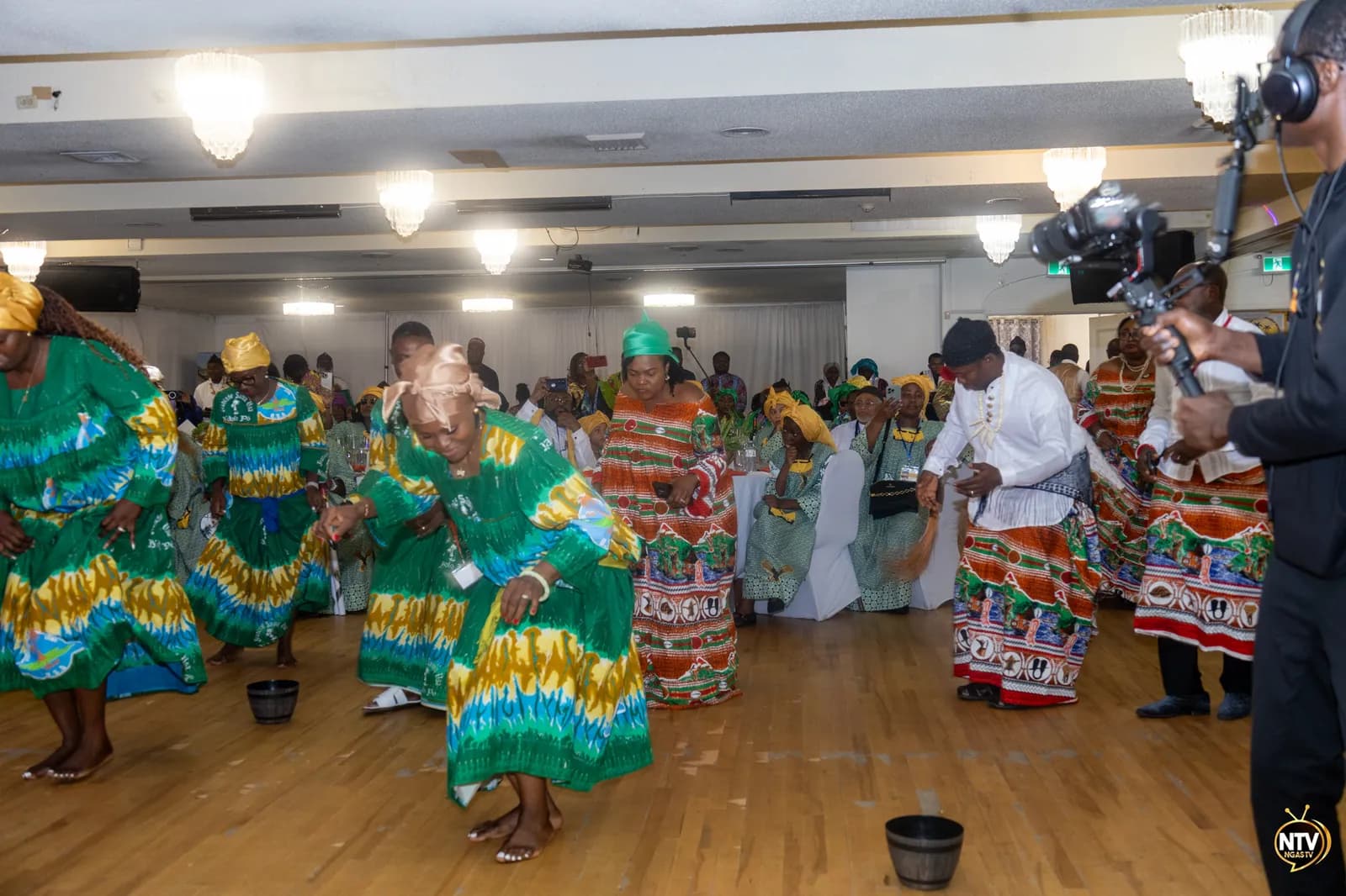 Traditional attire parade — photo 10