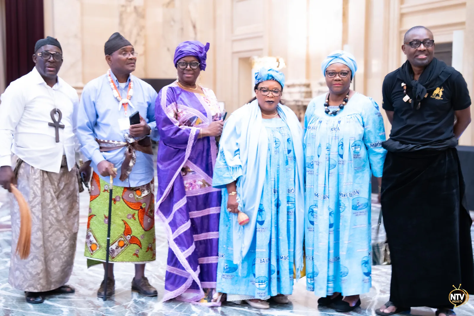 Visit to Montreal City Hall and signing of the guest book — photo 4